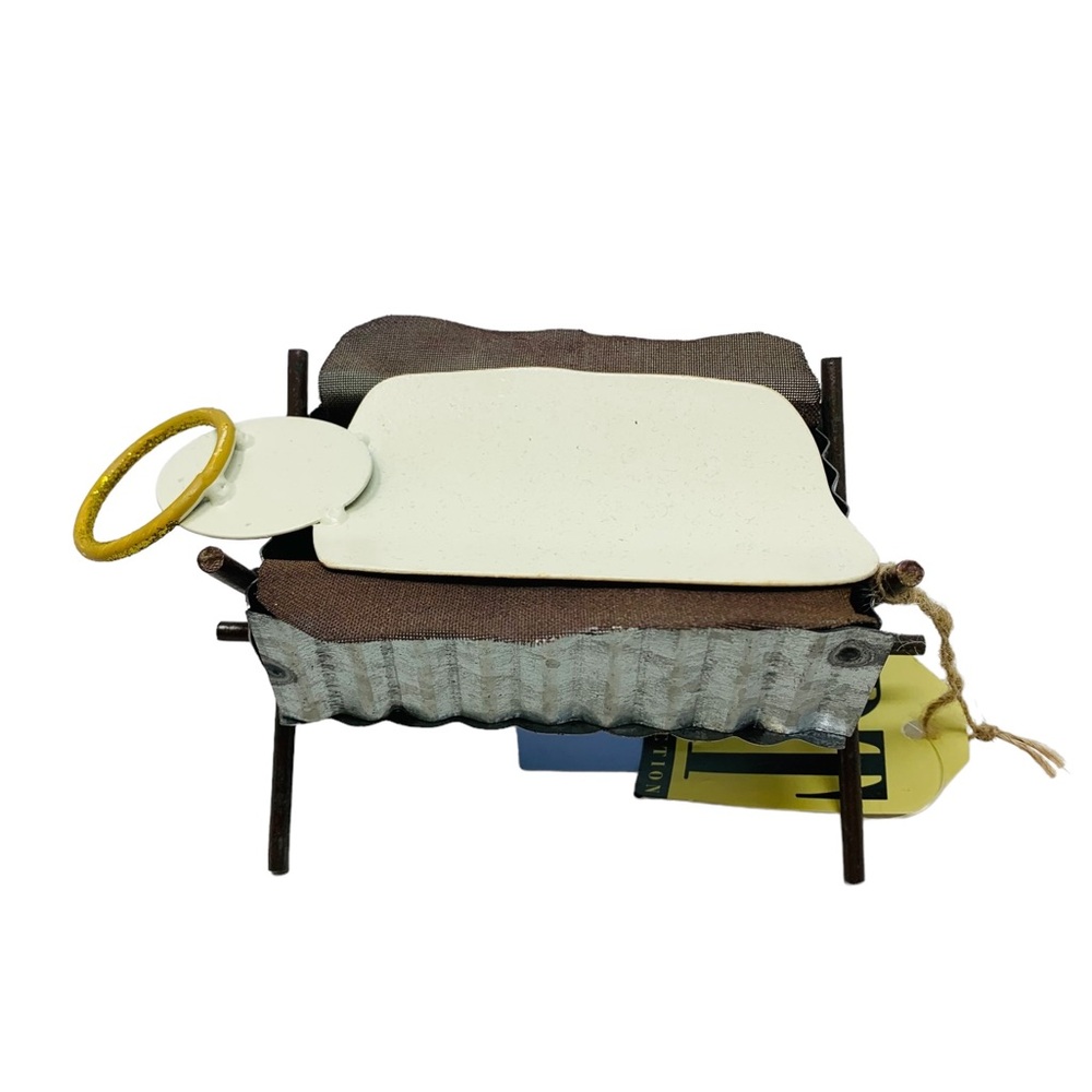 Home decor: Metal Jesus in basket